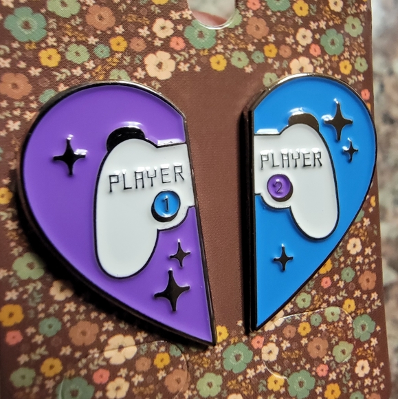 Heart-Shaped Gamer "Player" Game Console  Design Enamel Pin Set - Picture 3 of 4